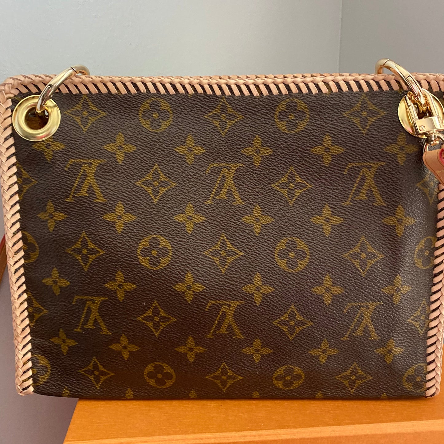 The Swan -Orvis bags Monogram in Vachetta Crossbody