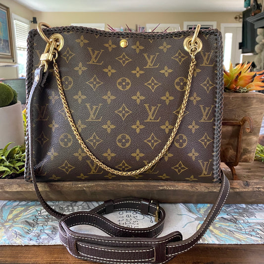 The Swan -Orvis bags Monogram Crossbody