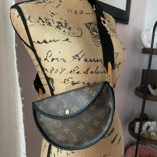 The Dove -Orvis bags Monogram in Black Sling/Crossbody/Shoulder Bag