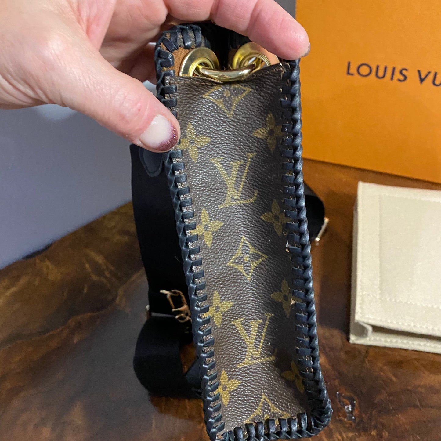 The Swan -Orvis bags Monogram in Black Crossbody