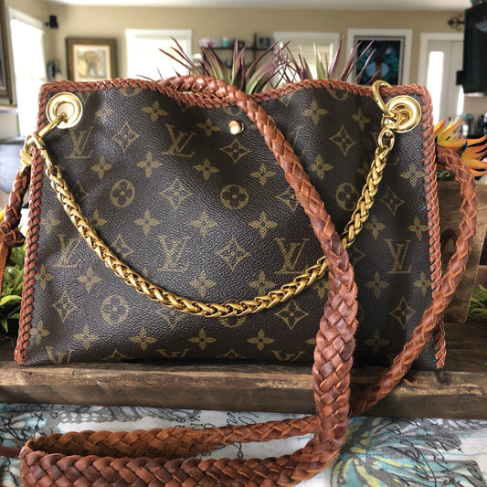 The XL Nuthatch -Orvis bags Monogram in Caramel Crossbody