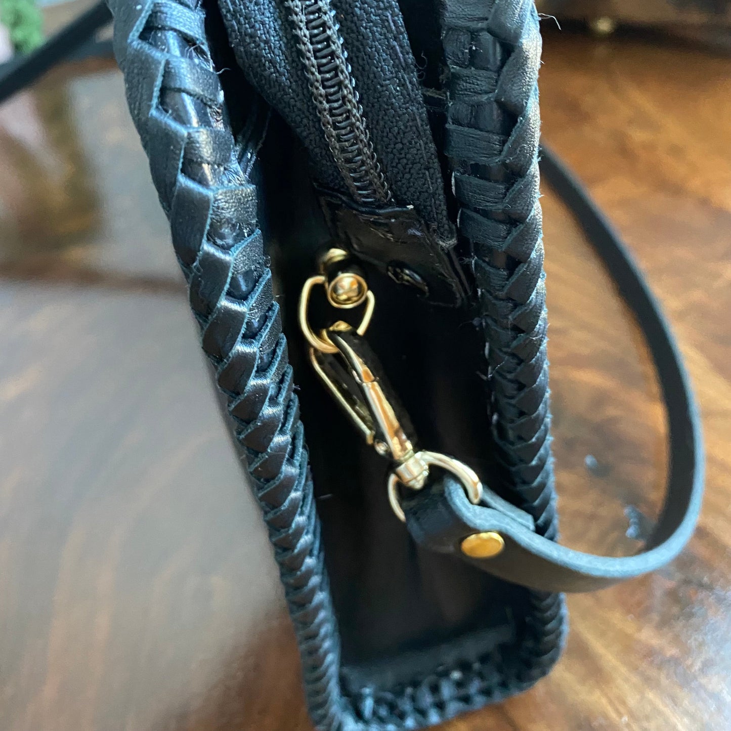 The Swan Crossbody -Orvis bags Valentino in Black