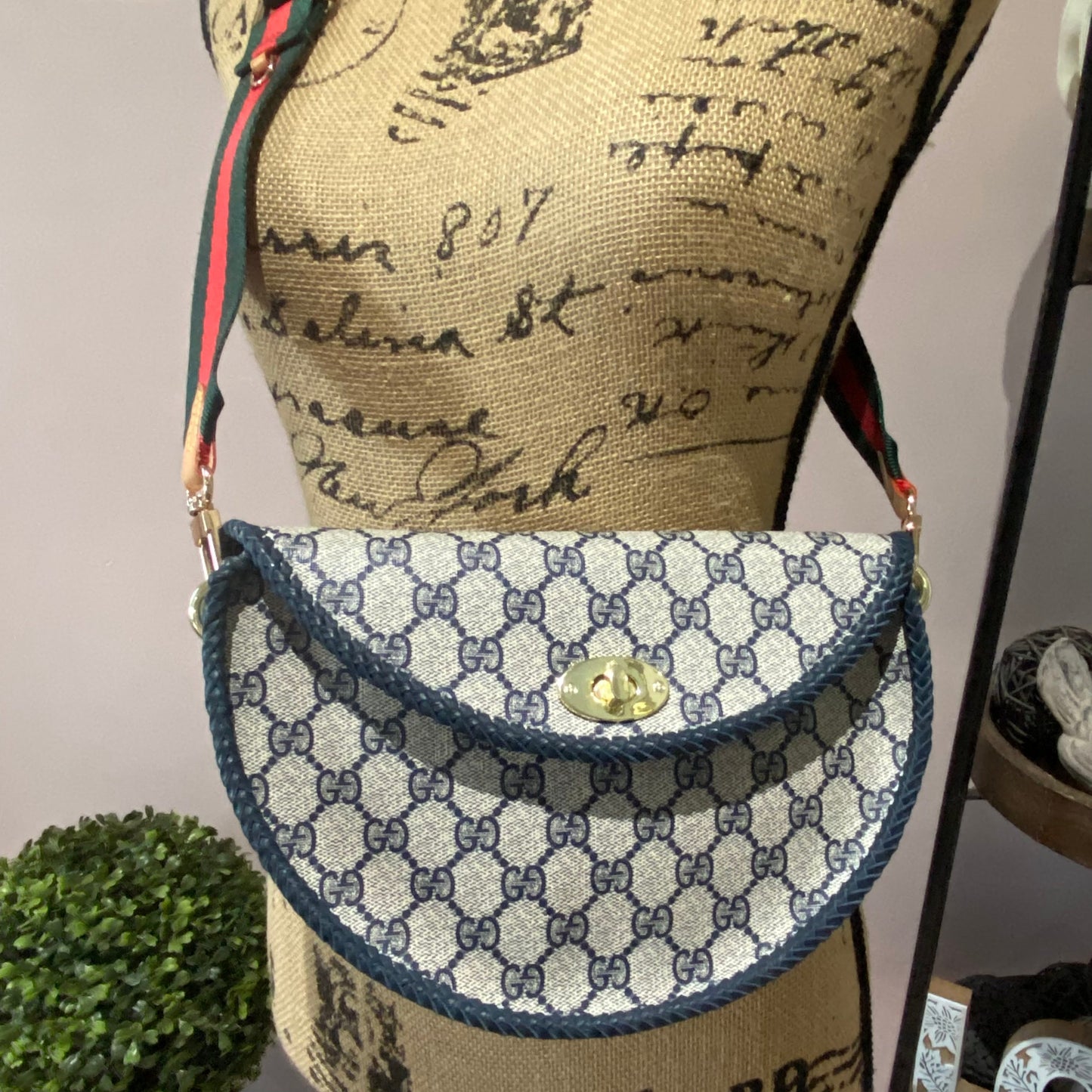 The Dove -Orvis bags Gucci Crossbody in Navy