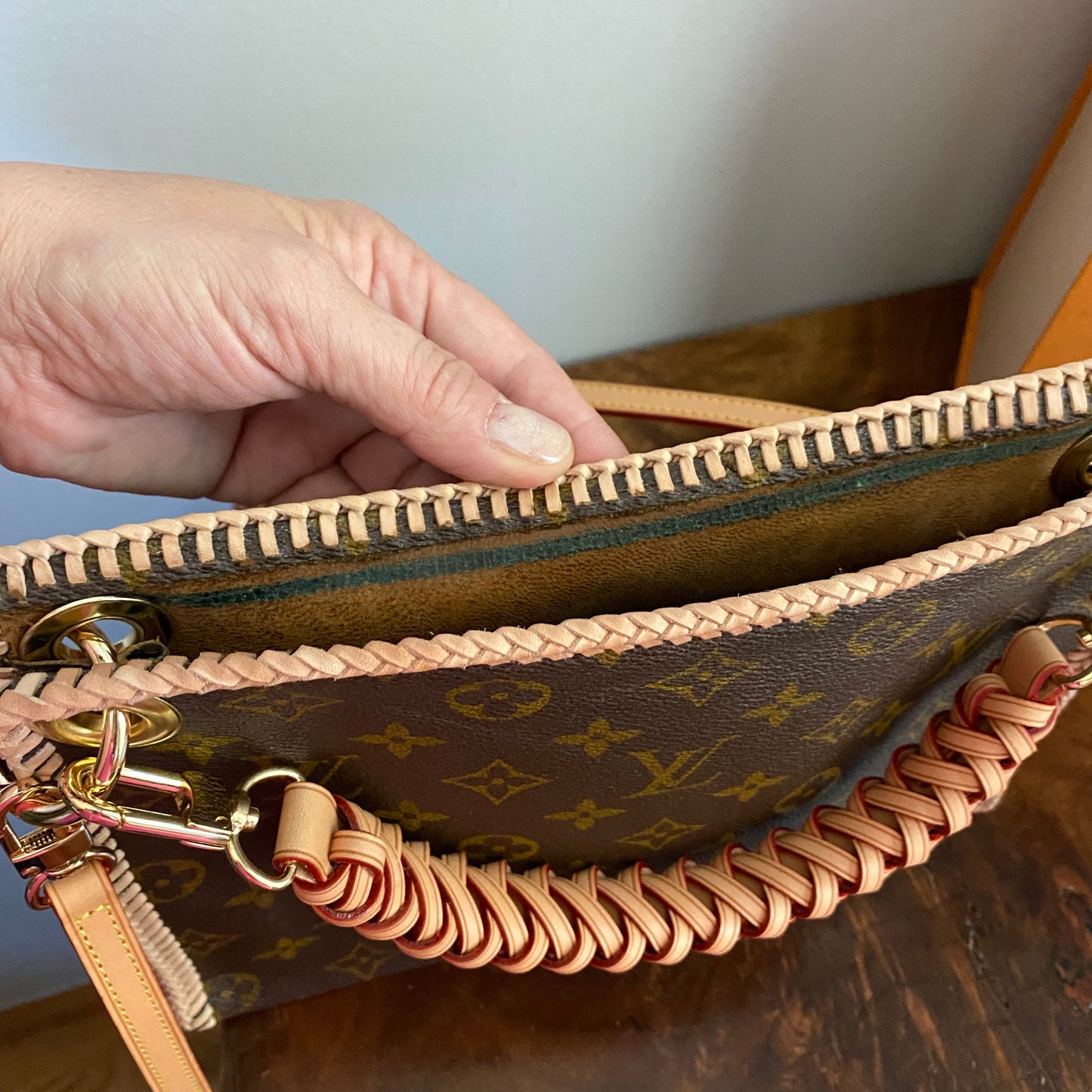 The Swan -Orvis bags Monogram in Vachetta Crossbody