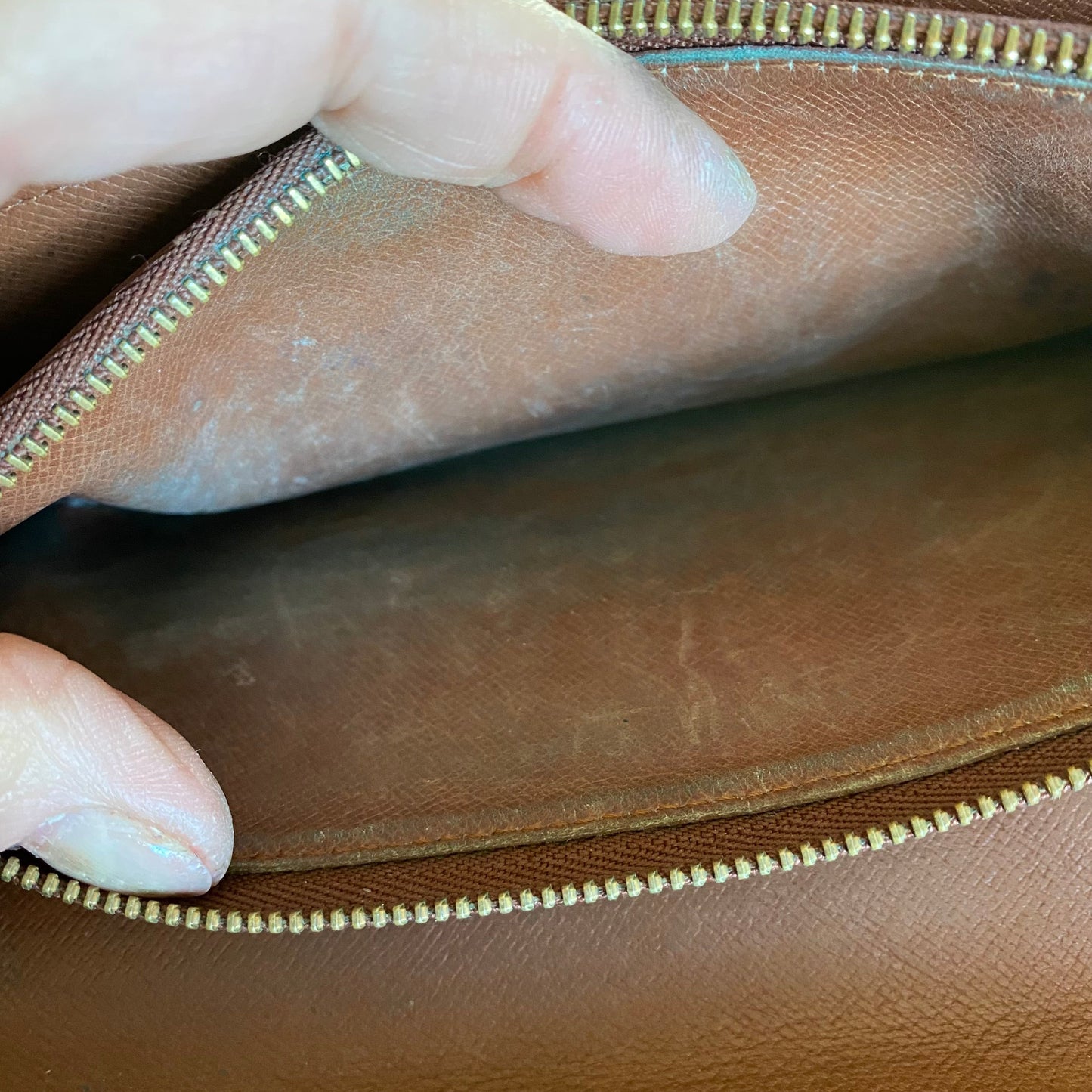 The Junco Wallet Crossbody -Orvis bags Monogram in Pink