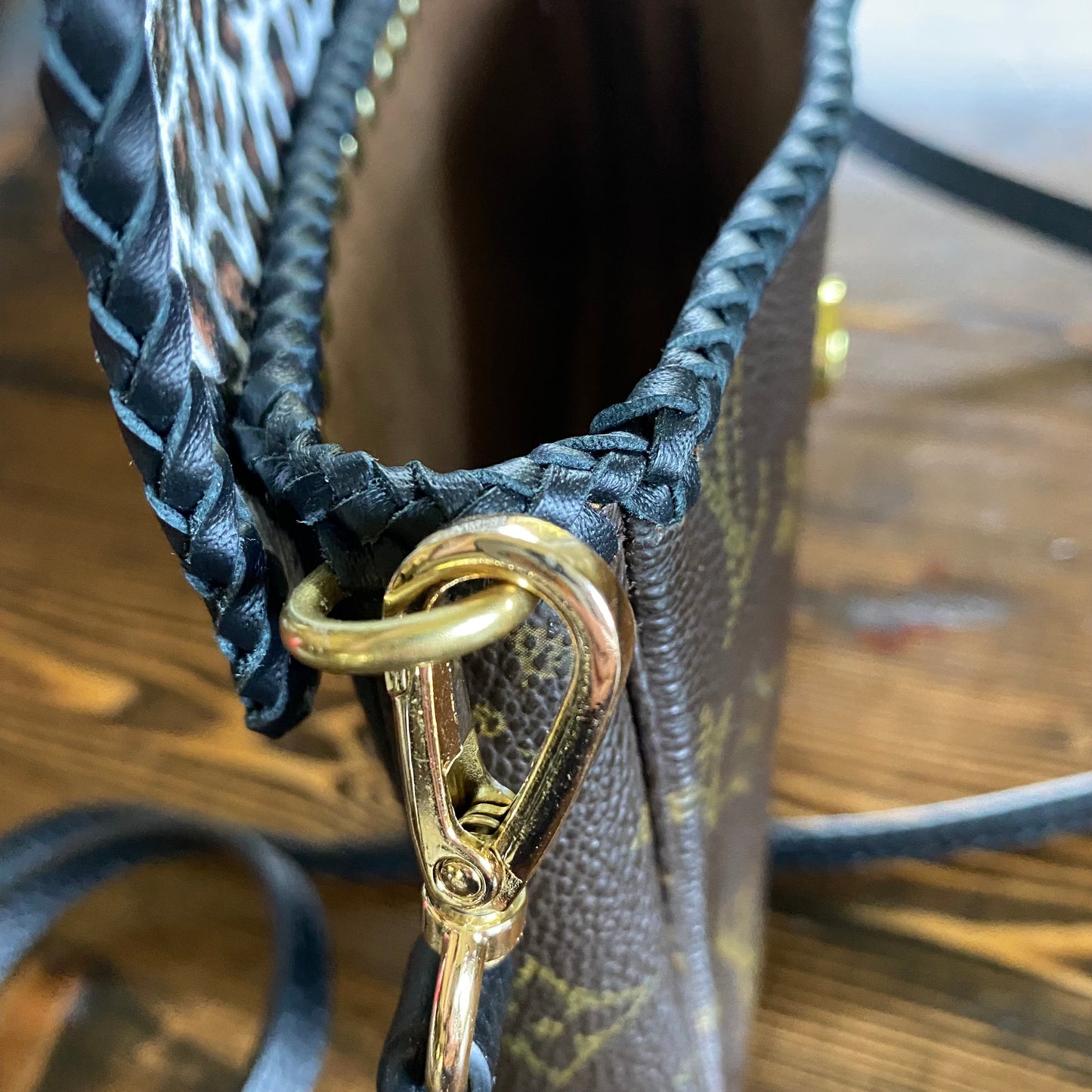 The Junco -Orvis bags Monogram in Black Crossbody Bag