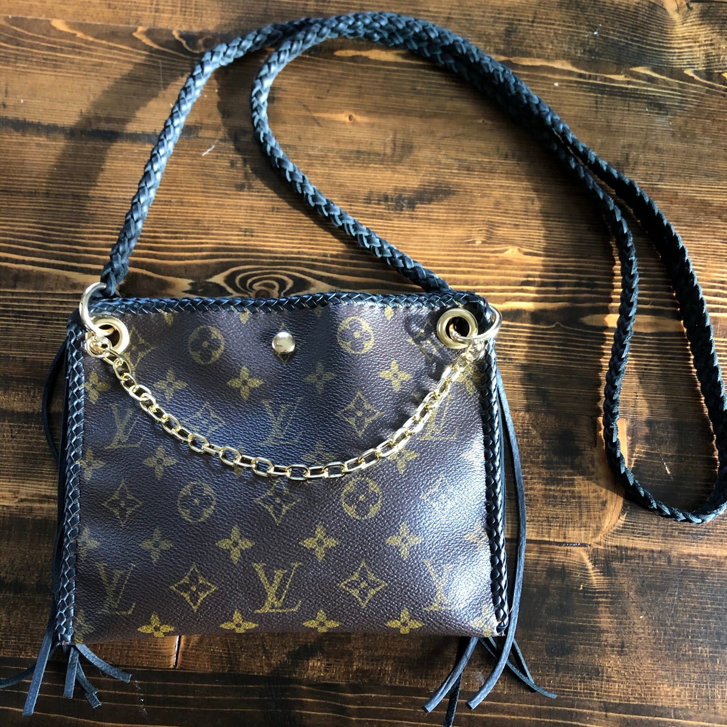 The Nuthatch -Orvis bags Monogram Black Crossbody