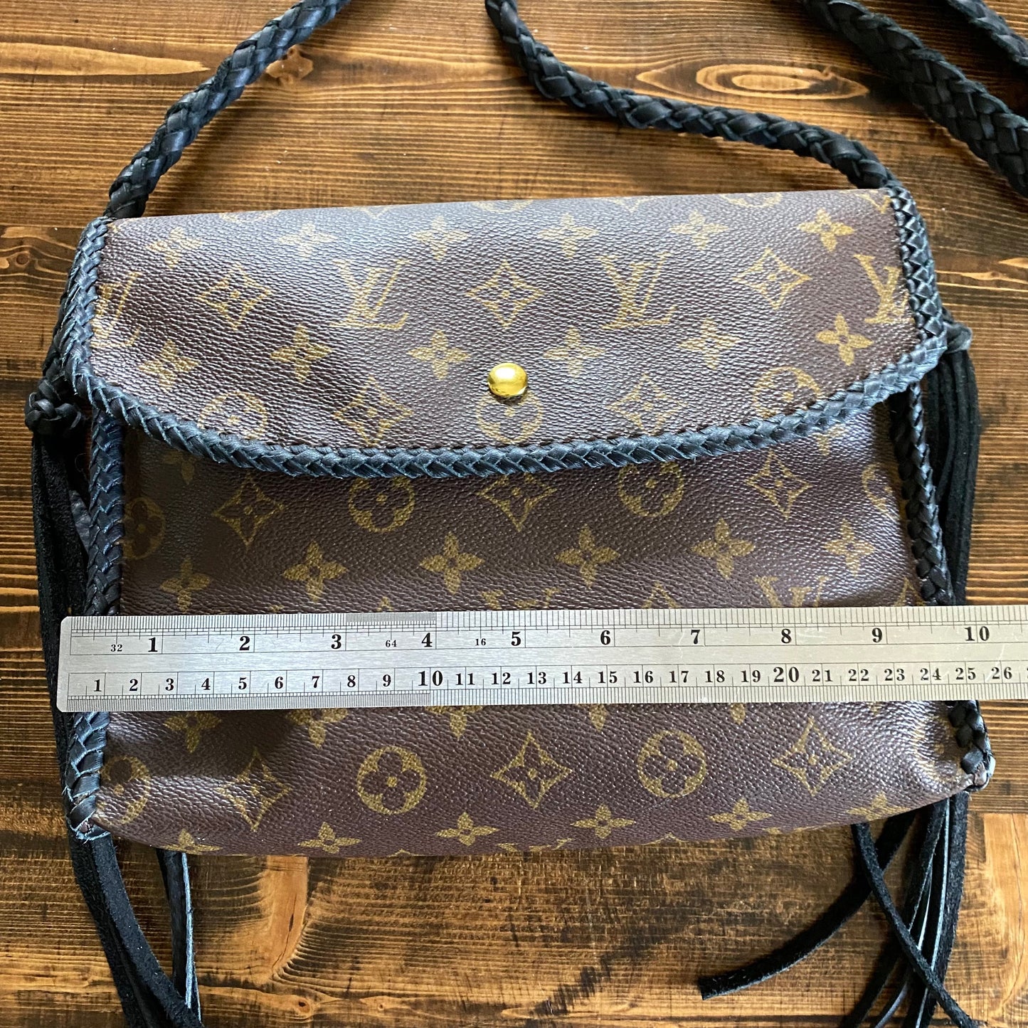 The Swan Messenger -Orvis bags Monogram in Black Crossbody