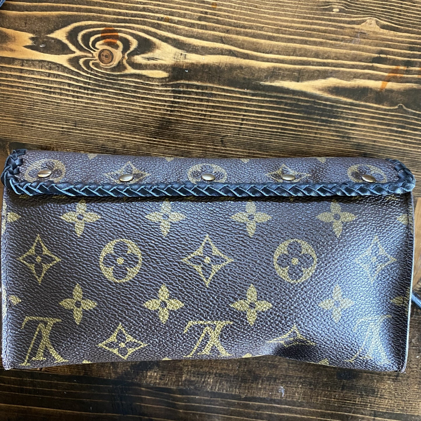 The Junco -Orvis bags Monogram in Black Crossbody Bag