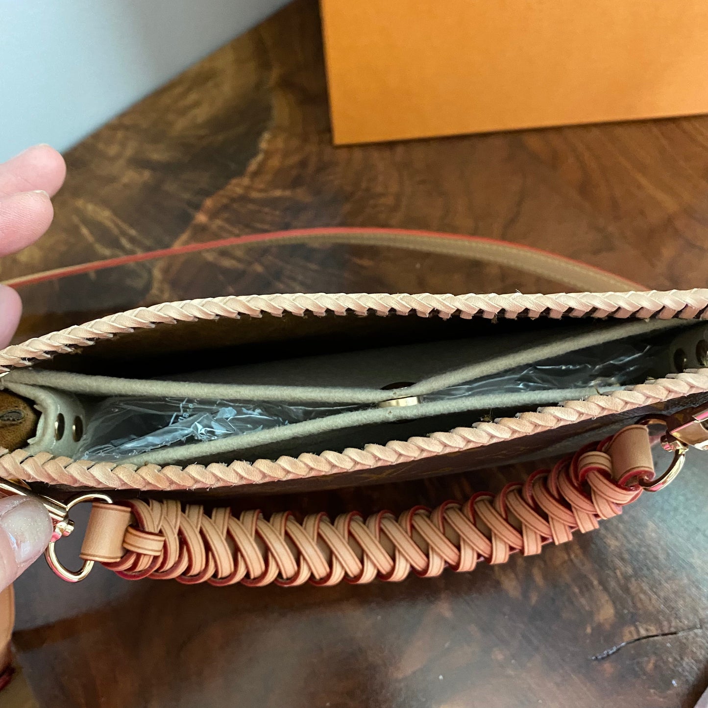 The Swan -Orvis bags Monogram in Vachetta Crossbody