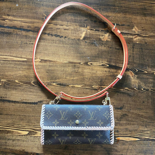 The Junco Wallet Crossbody -Orvis bags Monogram in Vachetta