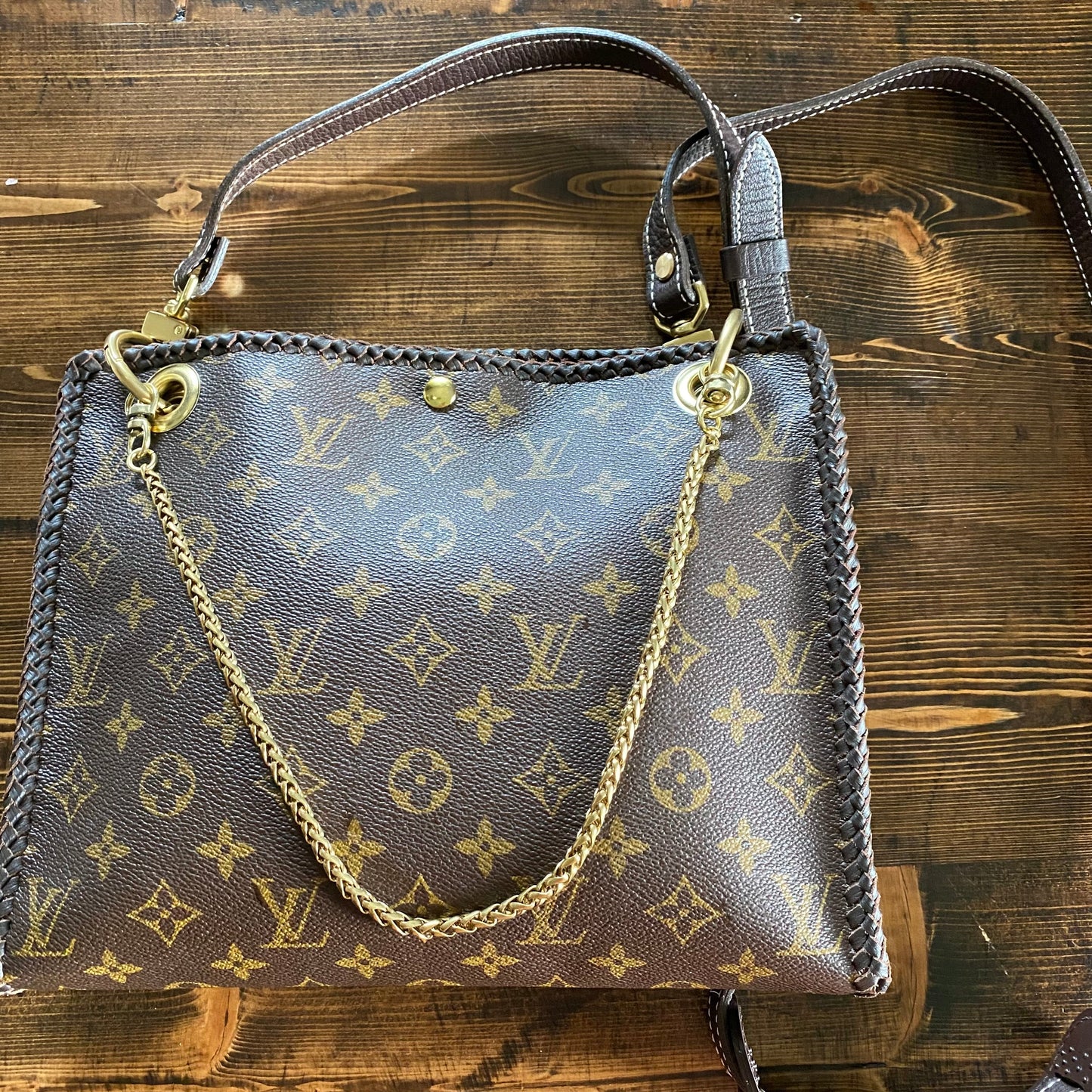 The Swan -Orvis bags Monogram Crossbody