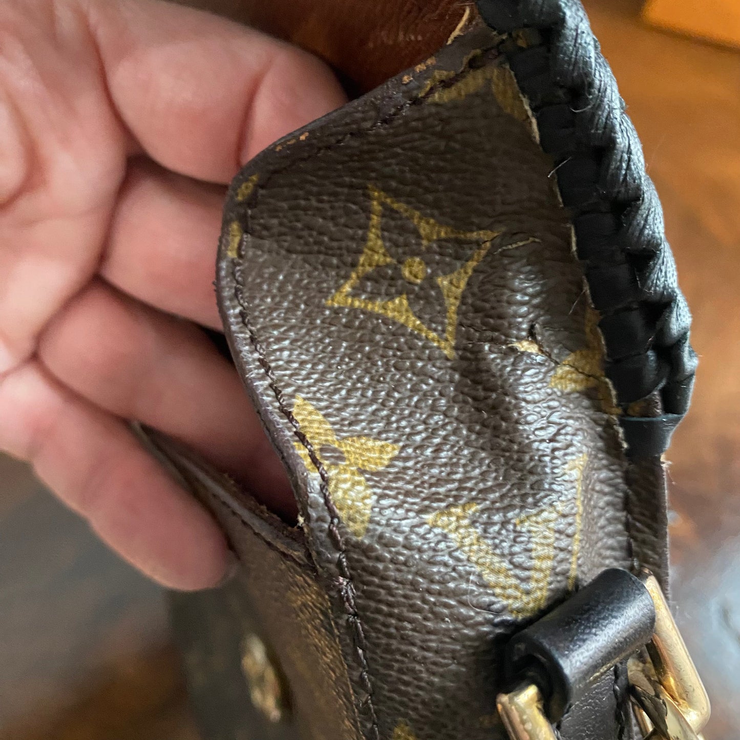 The Swift -Orvis bags Monogram in Black Crossbody